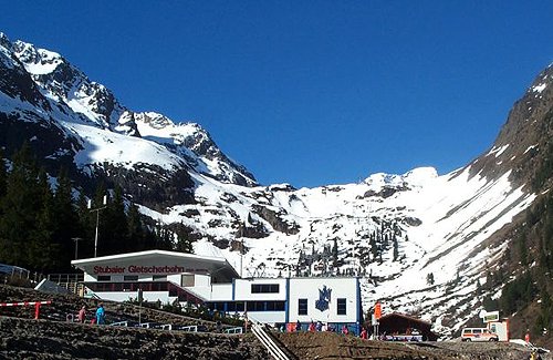 Stubaier Gletscher - spodní stanice lanovek