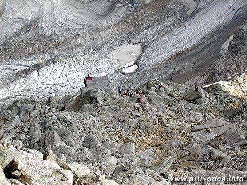 Pohled zpt na chatu chatu Rojacher Hutte